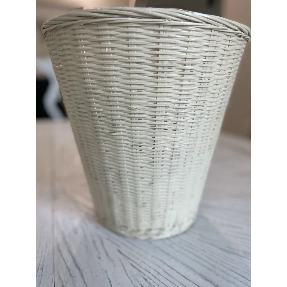 Vtg White Wicker Wastebasket Round Woven‎ Trash Garbage Can Planter Boho 1970s
